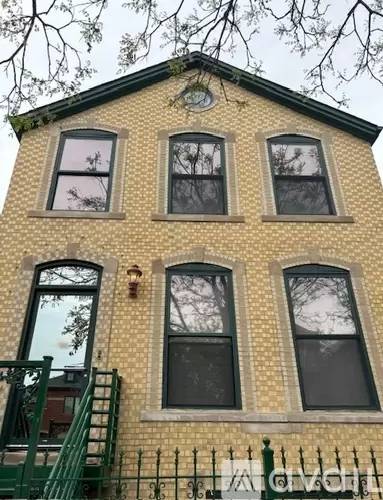 Main picture of 1910 S May St