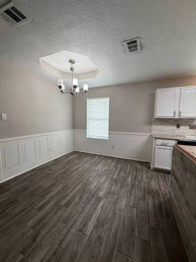 Main picture of 1005 E Avenue S
