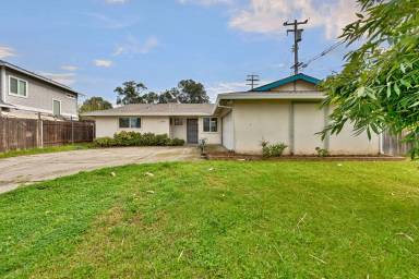 Main picture of 2590 Cheryl Way