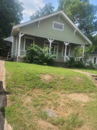 Main picture of 707 Warner Ave