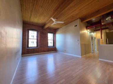 Main picture of 300 Front St