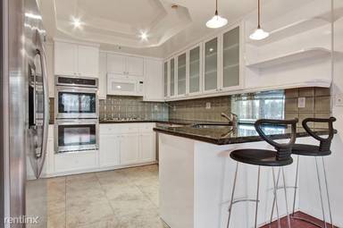 Main picture of 5224 Zelzah Ave