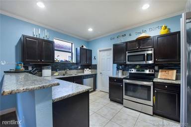Main picture of 706 SE 34th Ave