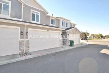 Main picture of 897 E Robert Ave