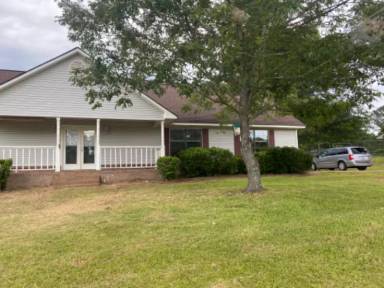 Main picture of 170 Cashion Ave