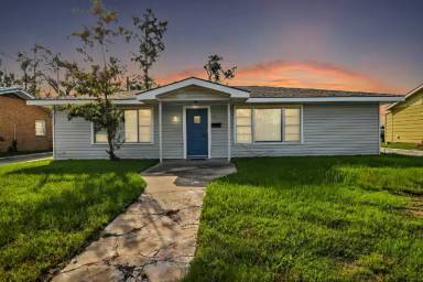 Main picture of 4114 Auburn St