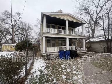 Main picture of 634 E 101st St