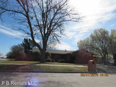 Main picture of 419 NE 46th St
