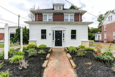 Main picture of 3223 Market St