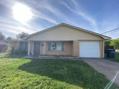 Main picture of 1412 Esther Blvd