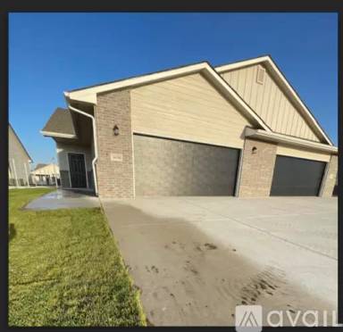 Main picture of 1620 S Hickory Creek St