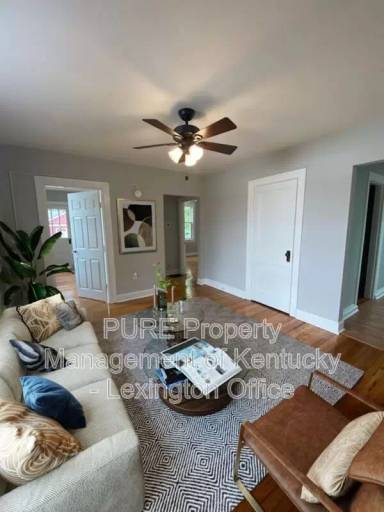 Main picture of 722 Main St