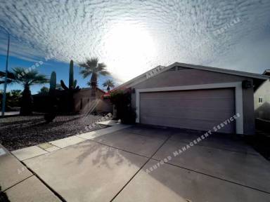 Main picture of 910 S 79th Pl