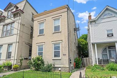 Main picture of 211 E 5th St