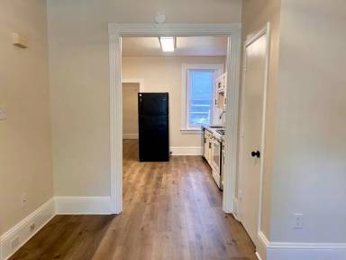 Main picture of 230 1/2 W Walnut St