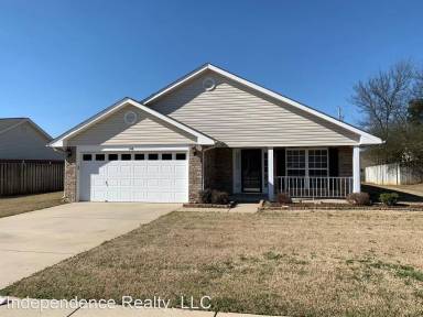 Main picture of 140 Clover Ridge Dr