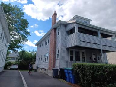 Main picture of 23 Leslie Rd