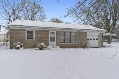 Main picture of 3841 S State Ave