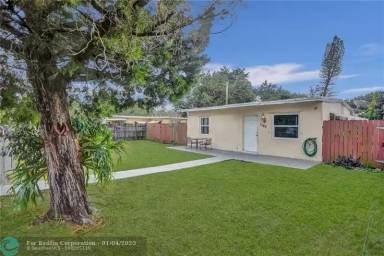 Main picture of 1160 NW 140th St