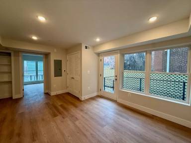 Main picture of 945 52nd St NE