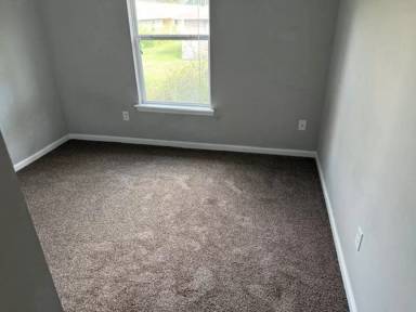 Main picture of 464 S Vermont Ave