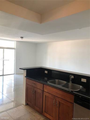 Main picture of 425 NE 30th St