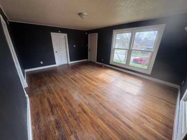 Main picture of 1823 E Glenwood Ave