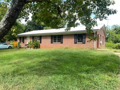 Main picture of 125 Oak Ave