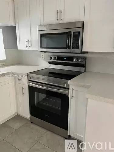 Main picture of 17 Simonton Cir