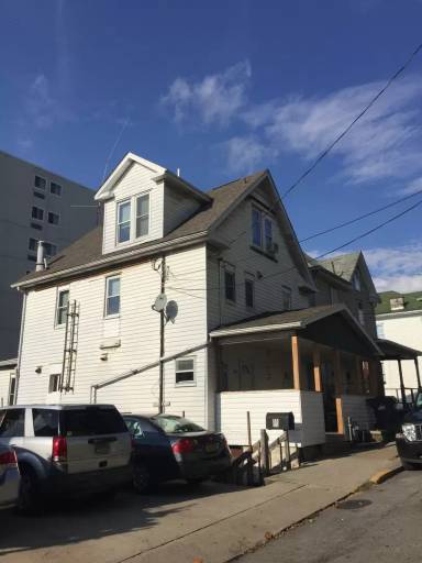 Main picture of 499 Locust Ave