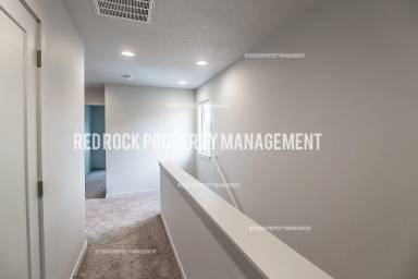 Main picture of 225 S Woodlawn Ln