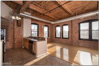 Main picture of 2820 Detroit Ave