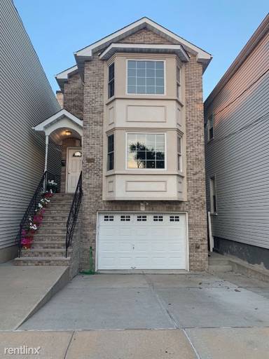 Main picture of 60 Washington St