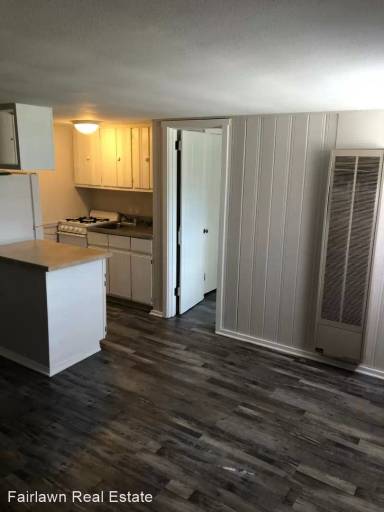 Main picture of 511 W University Ave