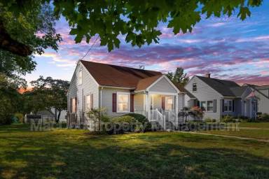 Main picture of 112 Lorraine Ave