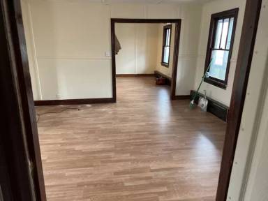 Main picture of 92 Broadway