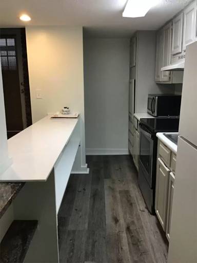 Main picture of Hive - 406 West Maple - JC - 5