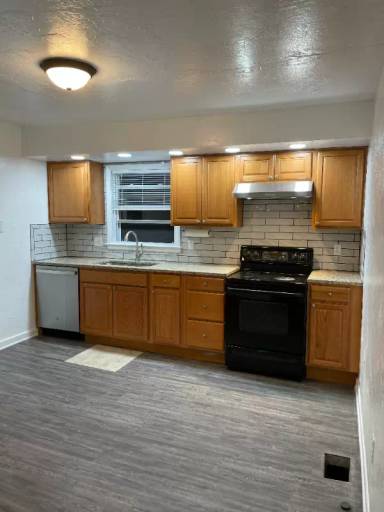 Main picture of 1210 W King St