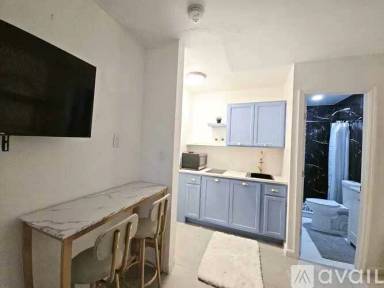 Main picture of 2822 Pine Tree Dr