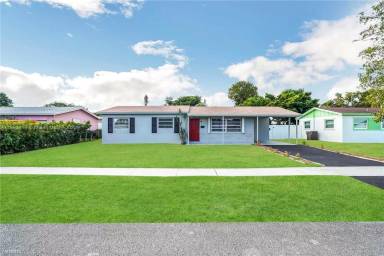 Main picture of 310 N 71st Ave