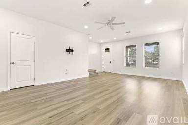 Main picture of 210 E Columbus Dr