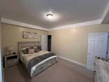 Main picture of 5995 Wellington Ave