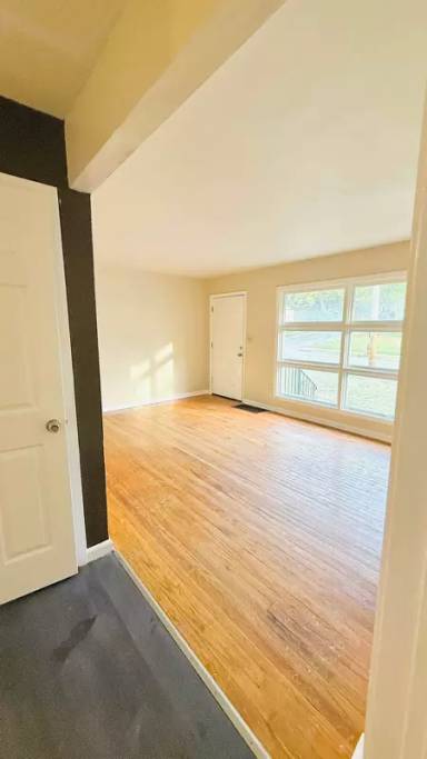 Main picture of 3350 E 55th St