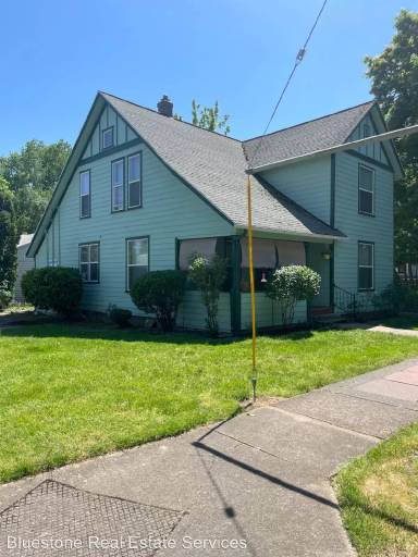 Main picture of 1442 Marion St NE