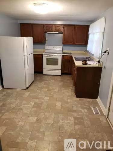 Main picture of 1425 W 10th St