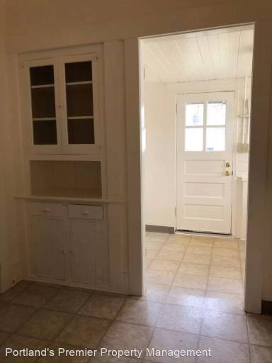 Main picture of 4112 NE Mallory Ave