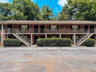 Main picture of 131 Overbrook Dr