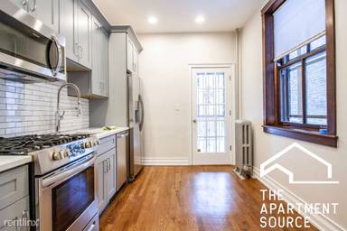 Main picture of 652 W Buckingham Pl