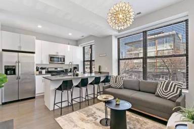 Main picture of 2151 W Division St