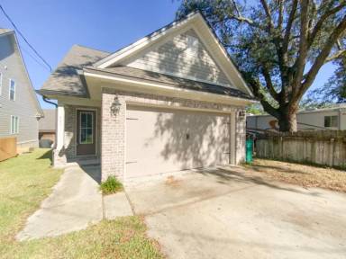 Main picture of 403 King St